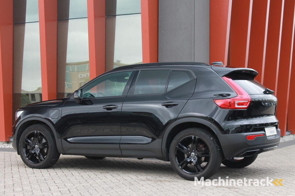 Volvo XC40 T5 Recharge R-Design | Black Edition | Parkeercamera | 19 Inch velgen | Navigatie | Glossy Black