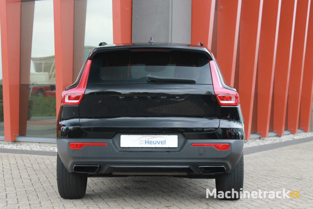 Volvo XC40 T5 Recharge R-Design | Black Edition | Parkeercamera | 19 Inch velgen | Navigatie | Glossy Black