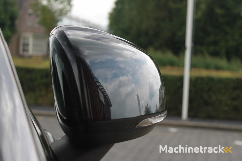 Volvo XC40 T5 Recharge R-Design | Black Edition | Parkeercamera | 19 Inch velgen | Navigatie | Glossy Black