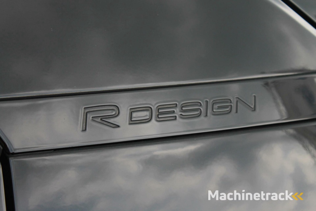 Volvo XC40 T5 Recharge R-Design | Black Edition | Parkeercamera | 19 Inch velgen | Navigatie | Glossy Black