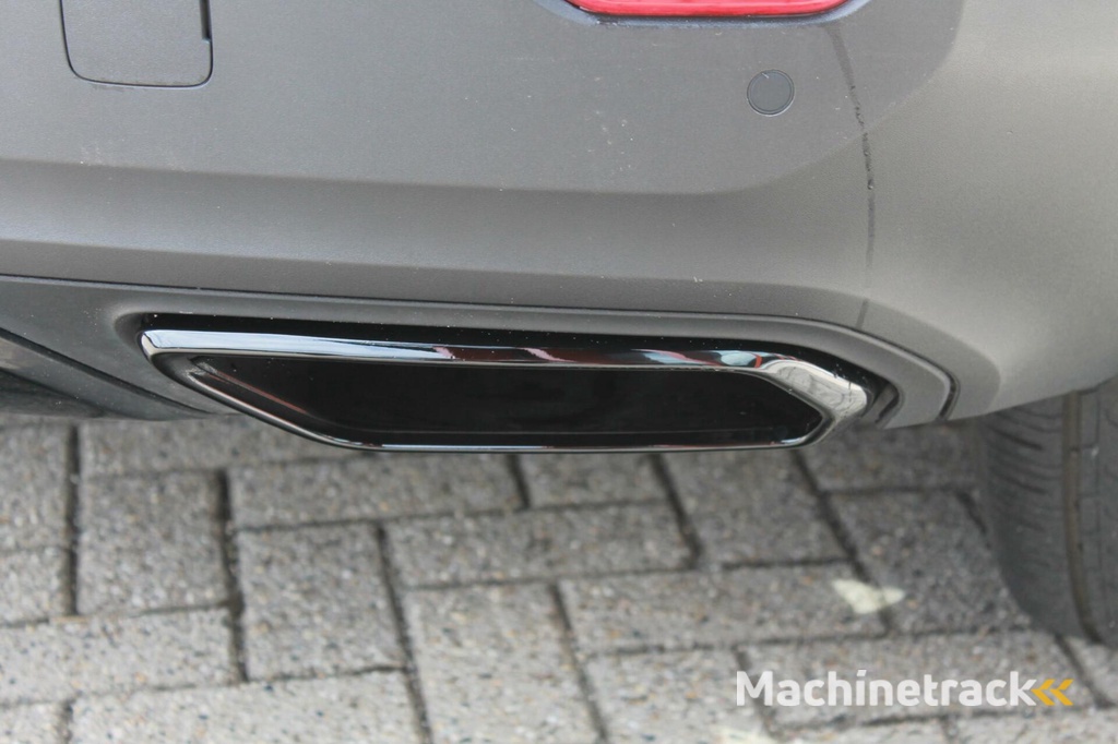 Volvo XC40 T5 Recharge R-Design | Black Edition | Parkeercamera | 19 Inch velgen | Navigatie | Glossy Black