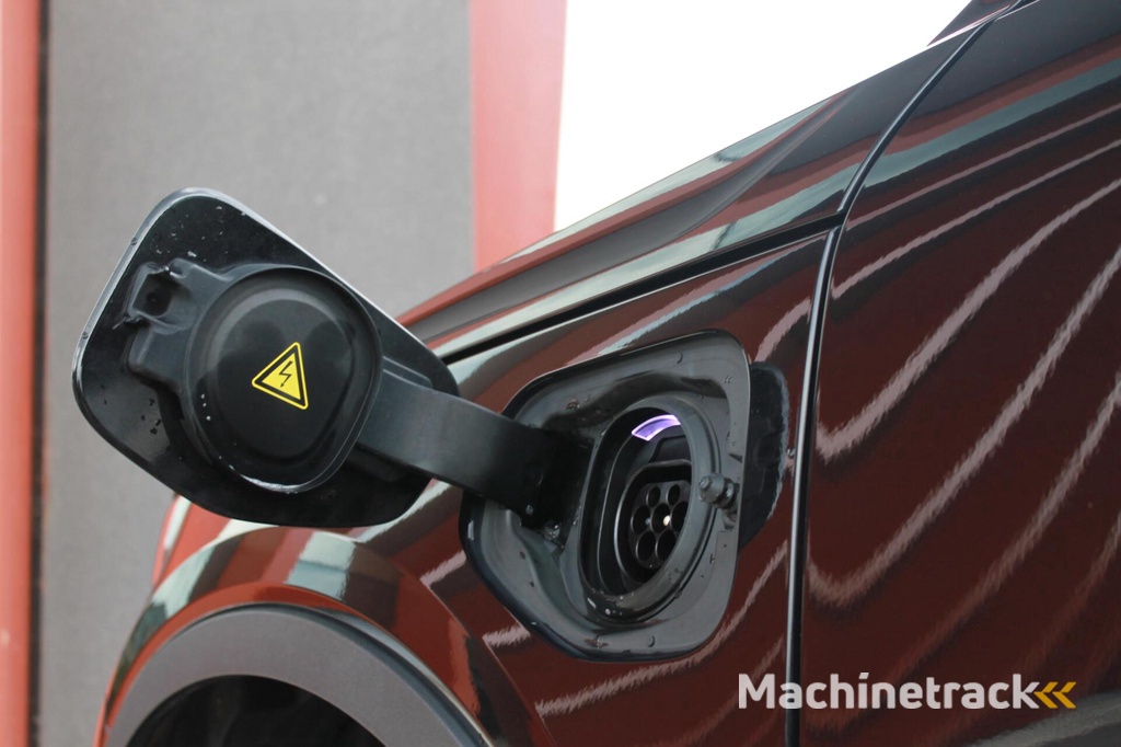 Volvo XC40 T5 Recharge R-Design | Black Edition | Parkeercamera | 19 Inch velgen | Navigatie | Glossy Black