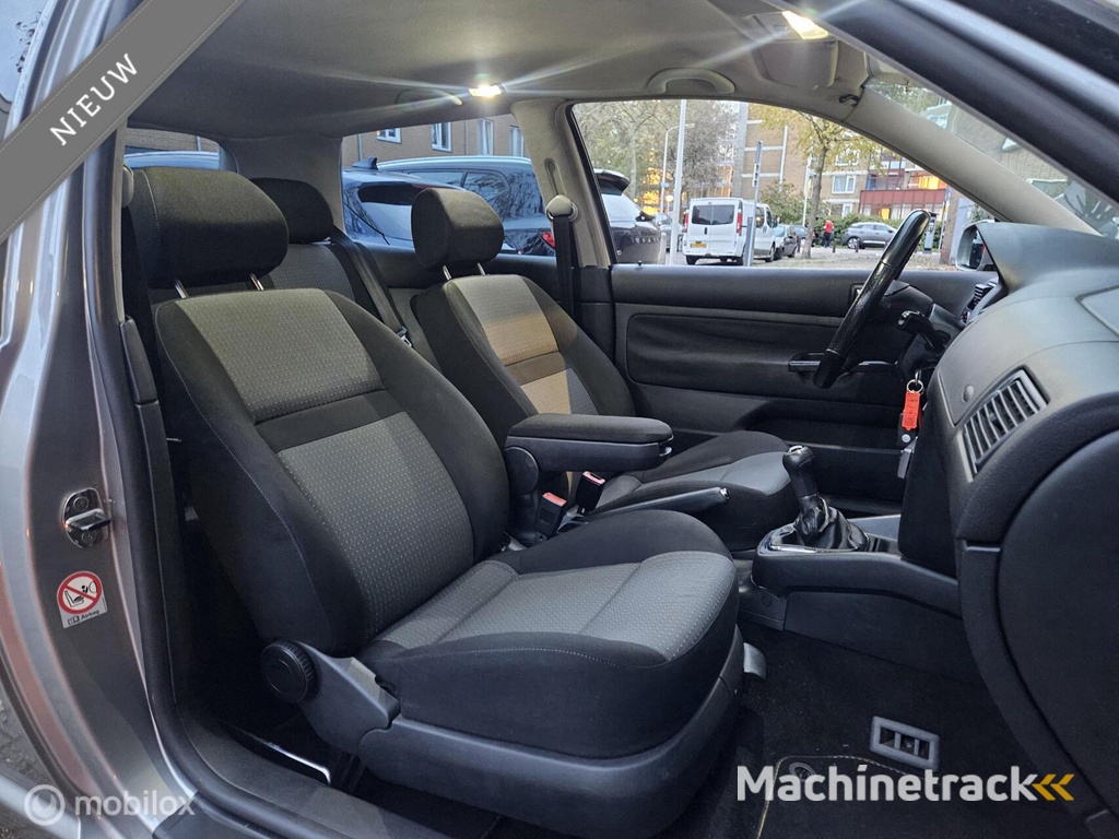 Volkswagen Golf 1.6-16V FSI Ocean 2e Eigenaar Xenon New APK Cruise Control NAP